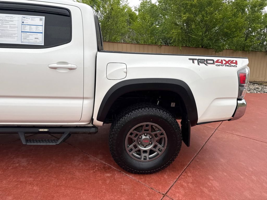 Used 2022 Toyota Tacoma TRD Off-Road AWD/4WD image 36