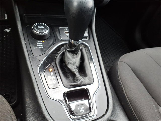 Used 2019 Jeep Cherokee Latitude w/ Cold Weather Group image 21