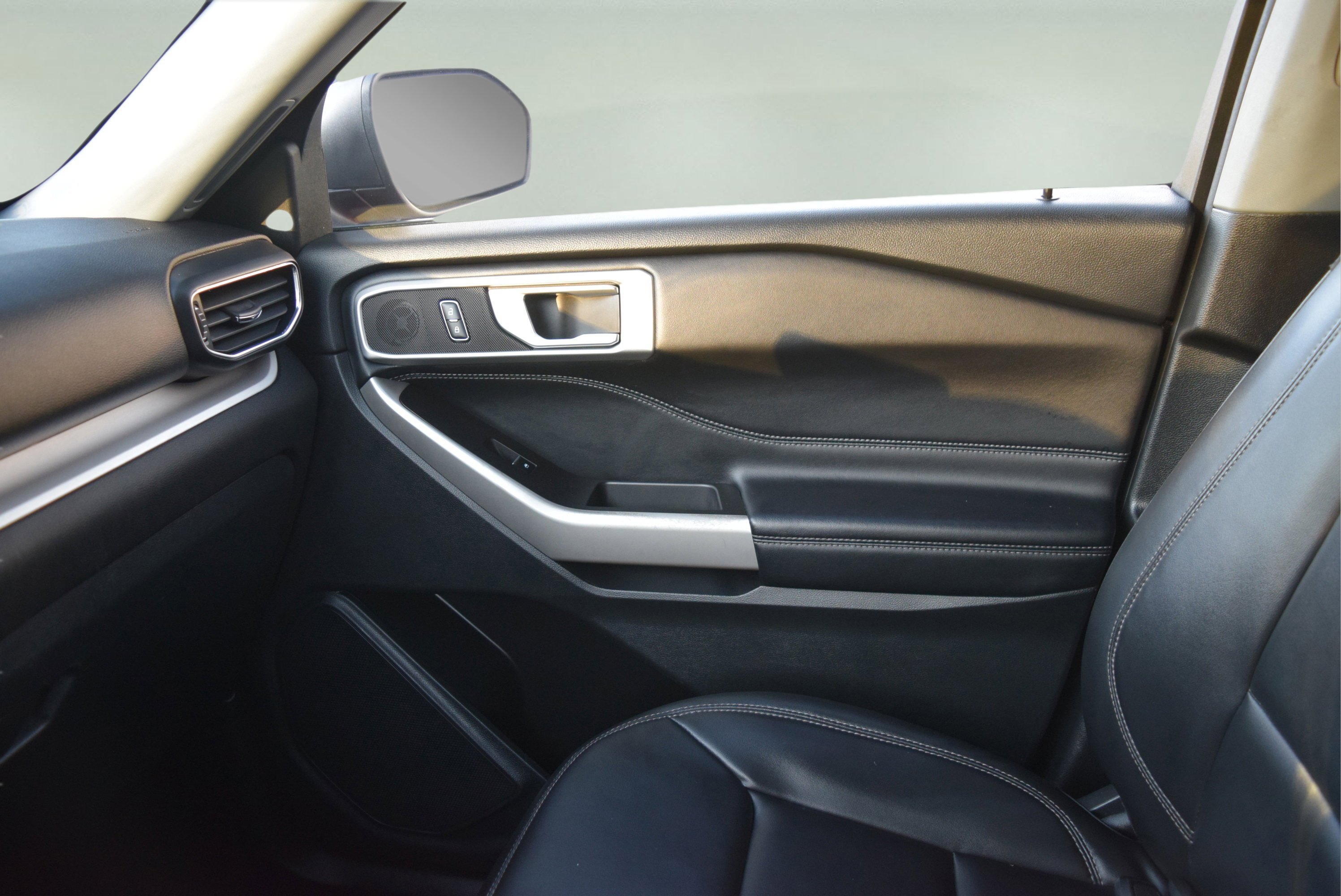 Certified 2023 Ford Explorer XLT w/ Equipment Group 202A image 17