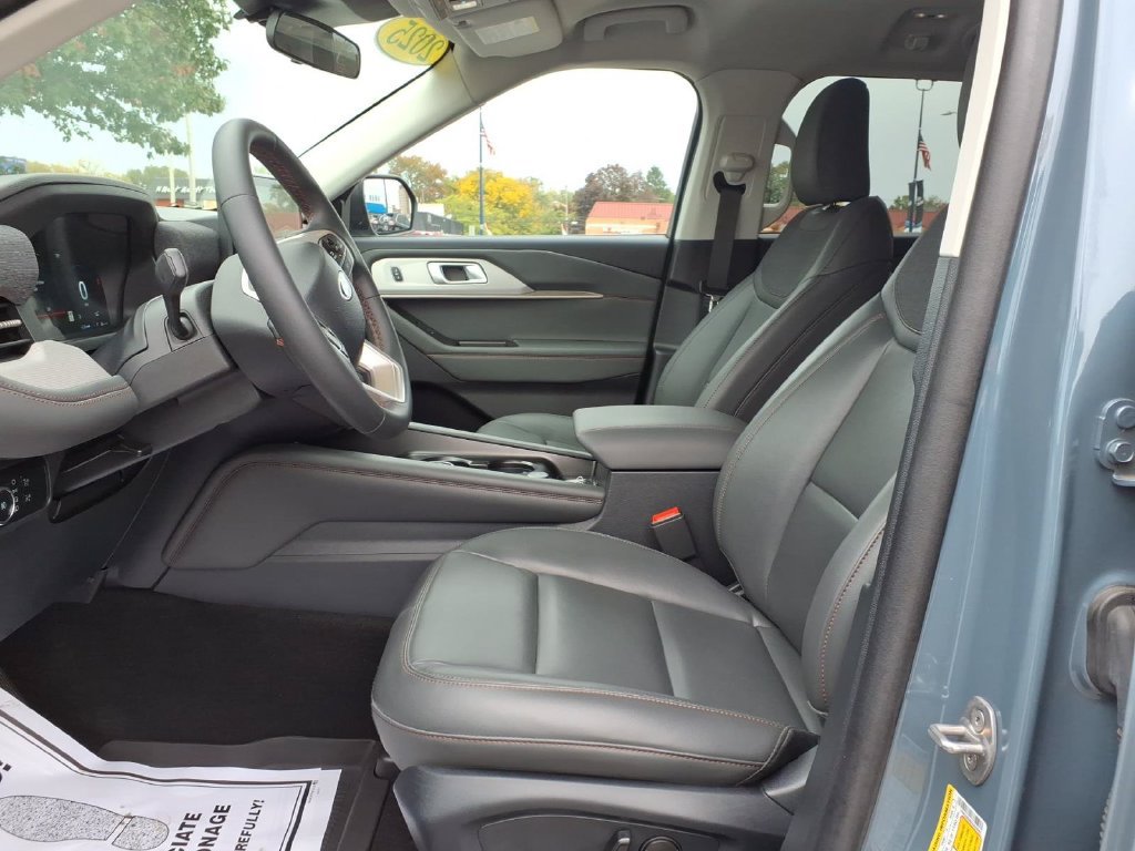 Certified 2025 Ford Explorer Active w/ Active Comfort Package AWD/4WD image 15