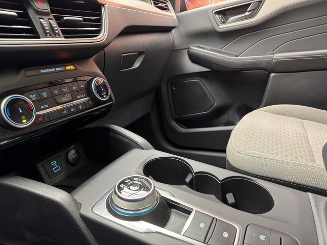 Certified 2022 Ford Escape SE w/ SE Sport Appearance Package image 20