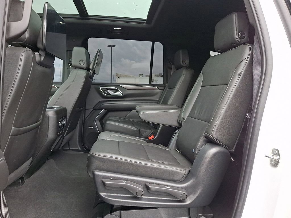 Used 2022 Chevrolet Suburban Z71 w/ Luxury Package image 10