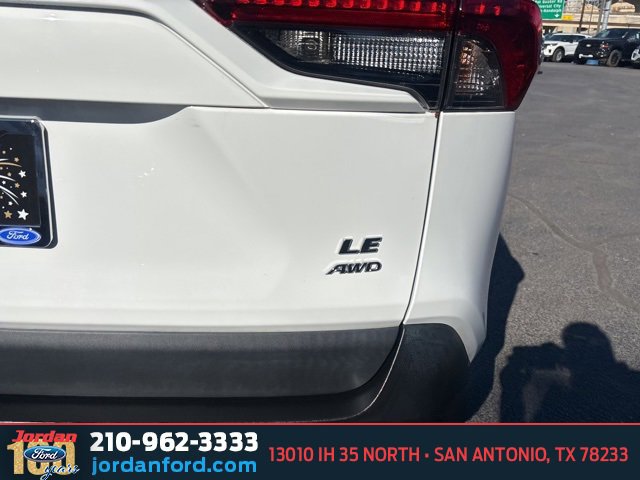 Used 2022 Toyota RAV4 LE image 7