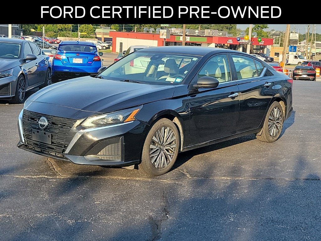 Used 2024 Nissan Altima 2.5 SV FWD image 2
