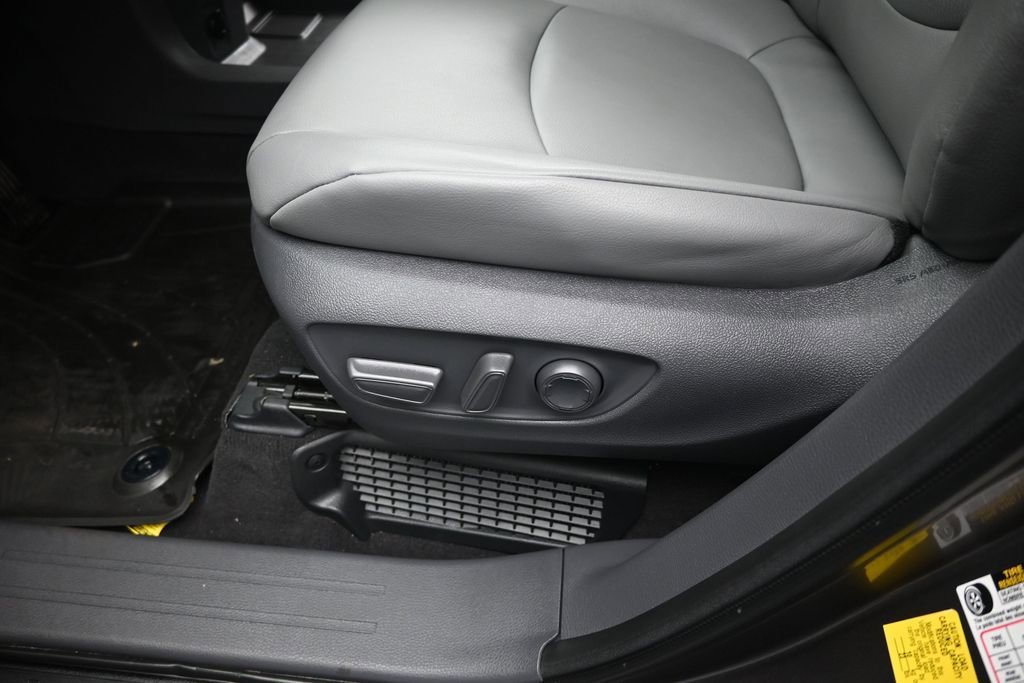 Used 2021 Toyota Sienna XLE FWD image 10