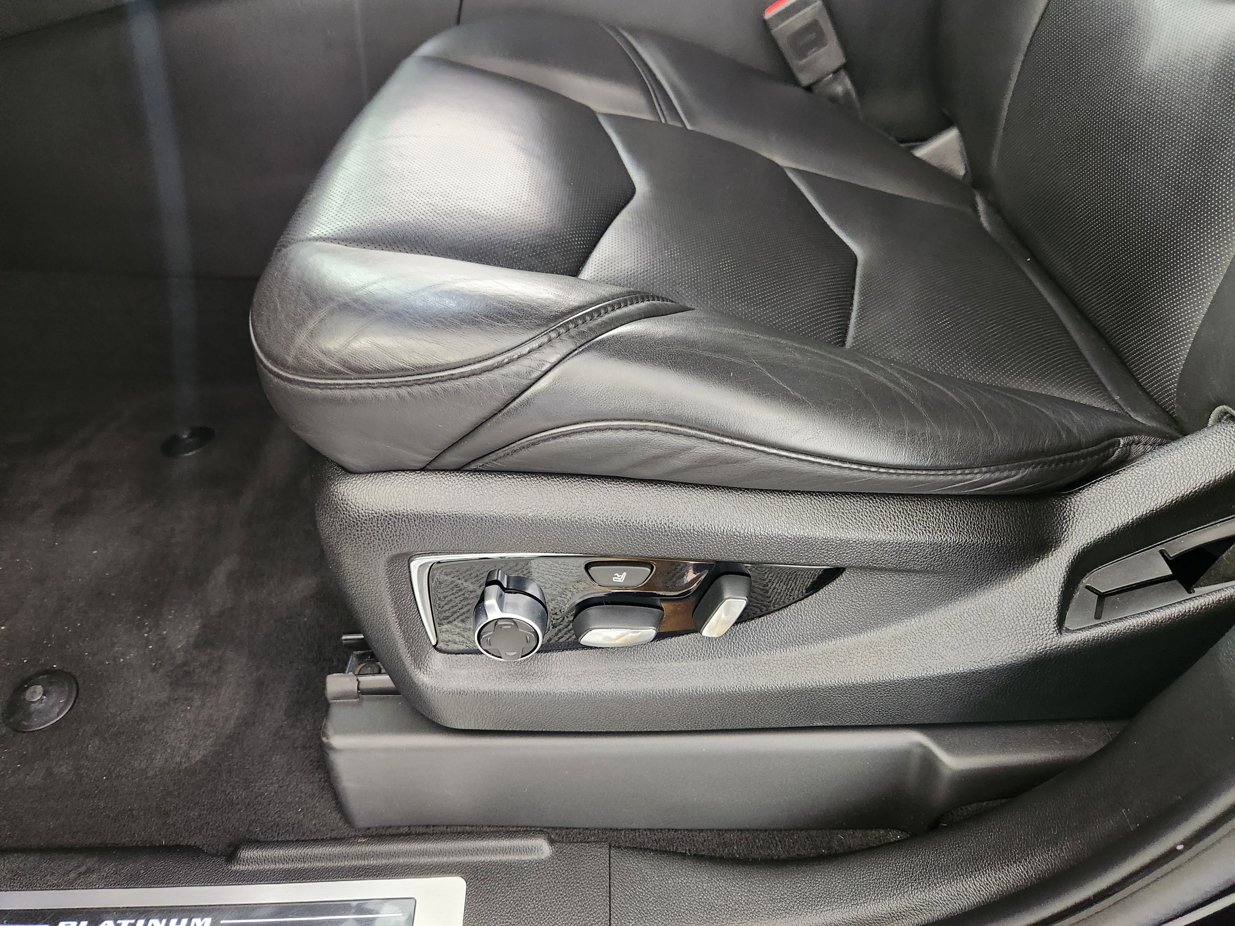 Used 2017 Cadillac Escalade Platinum image 13