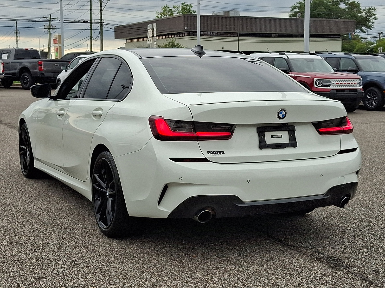 Used 2022 BMW 330i xDrive Sedan w/ M Sport Package AWD/4WD image 8