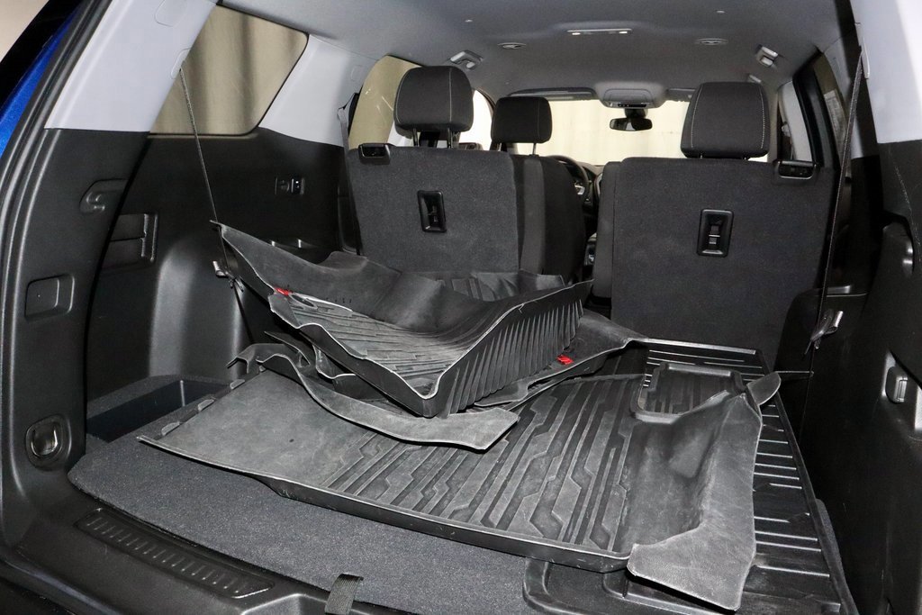 Used 2023 GMC Acadia SLE w/ Driver Convenience Package image 13