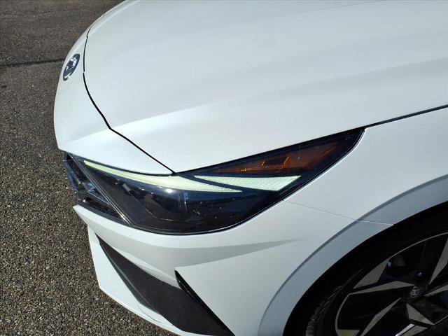 Used 2021 Hyundai Elantra SEL w/ Convenience + Premium Package image 10