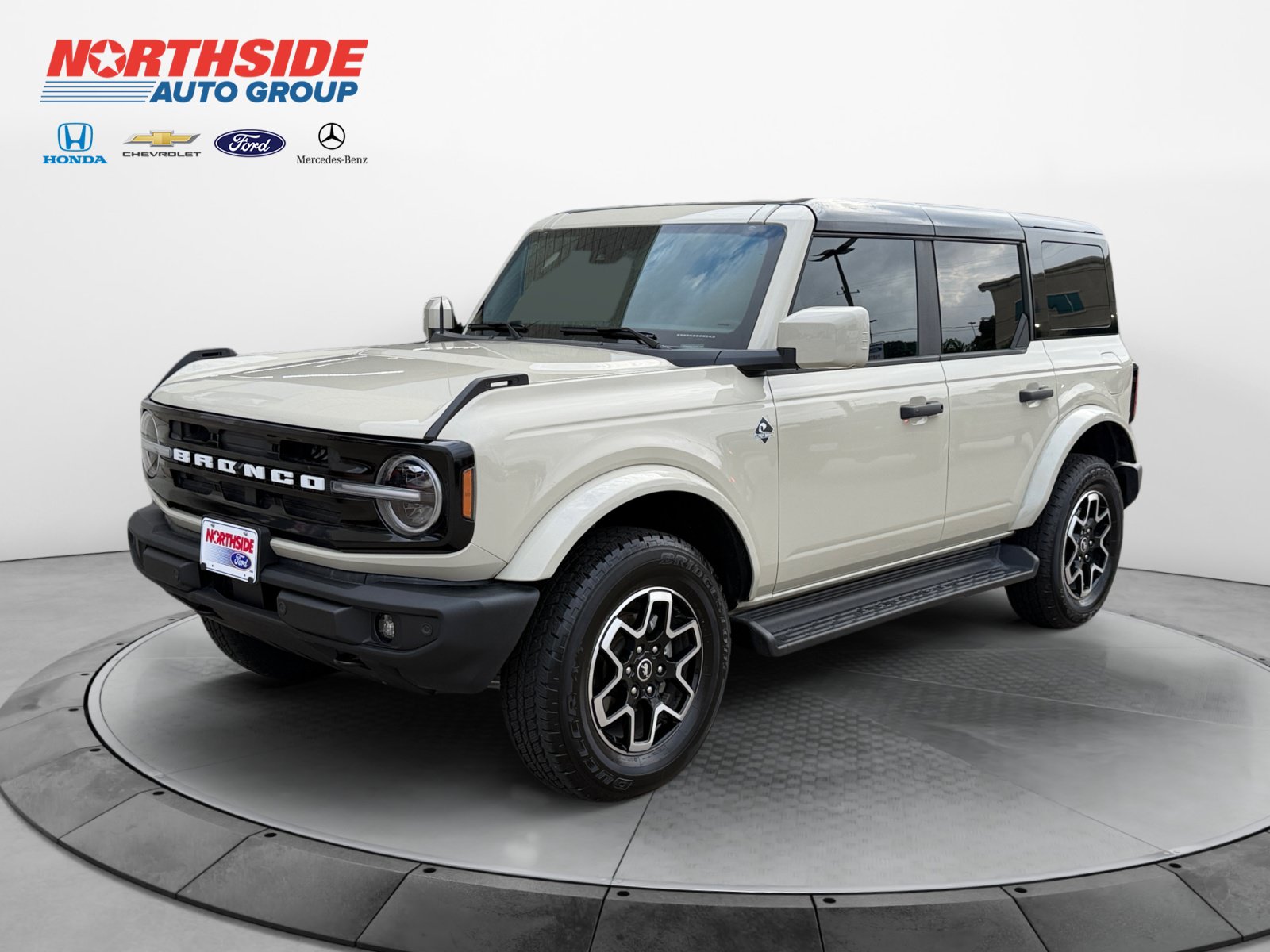 Certified 2026 Ford Bronco Outer Banks AWD/4WD image 3