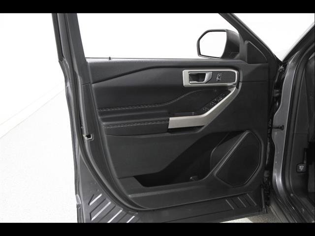 Certified 2022 Ford Explorer XLT w/ Equipment Group 202A AWD/4WD image 5