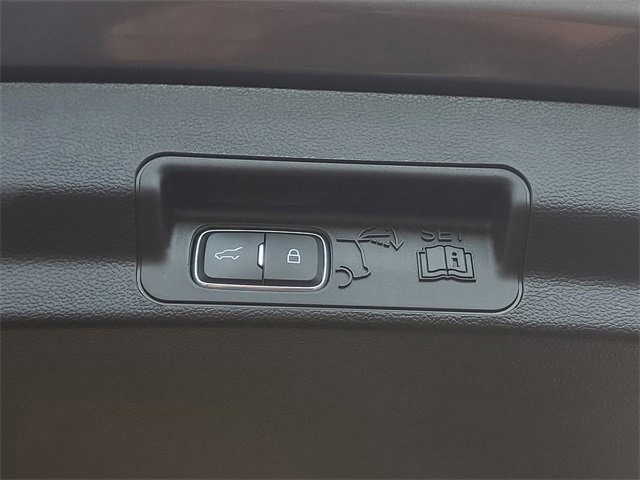 Certified 2022 Ford Explorer XLT w/ Equipment Group 202A image 9