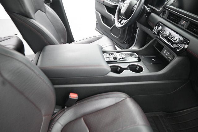 Used 2025 Honda Pilot Black Edition image 16