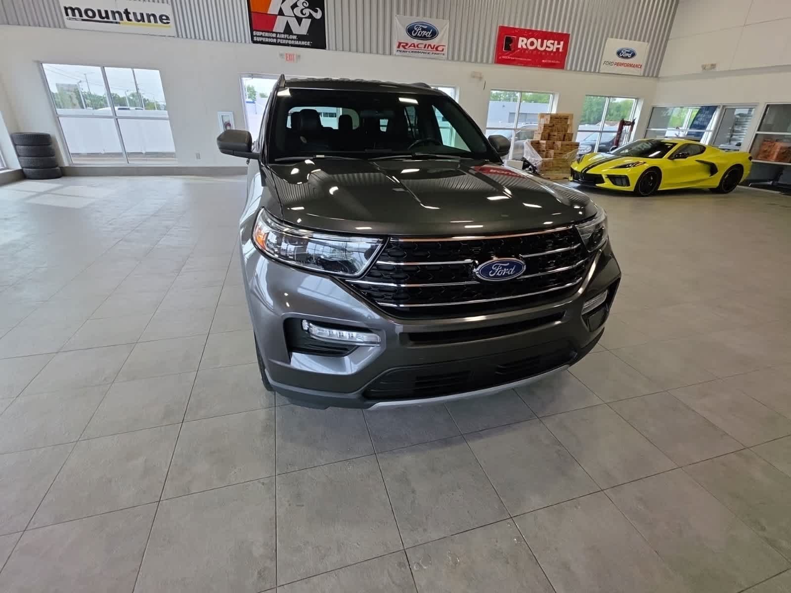 Certified 2020 Ford Explorer XLT w/ Equipment Group 202A AWD/4WD image 4
