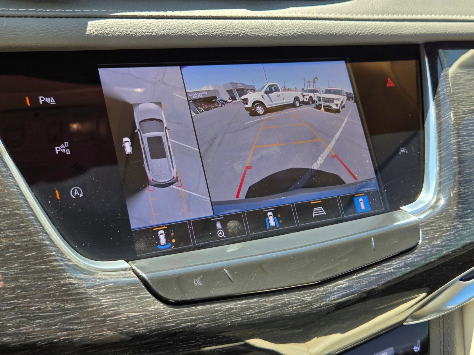 Used 2023 Cadillac XT6 Premium Luxury w/ Technology Package FWD image 22