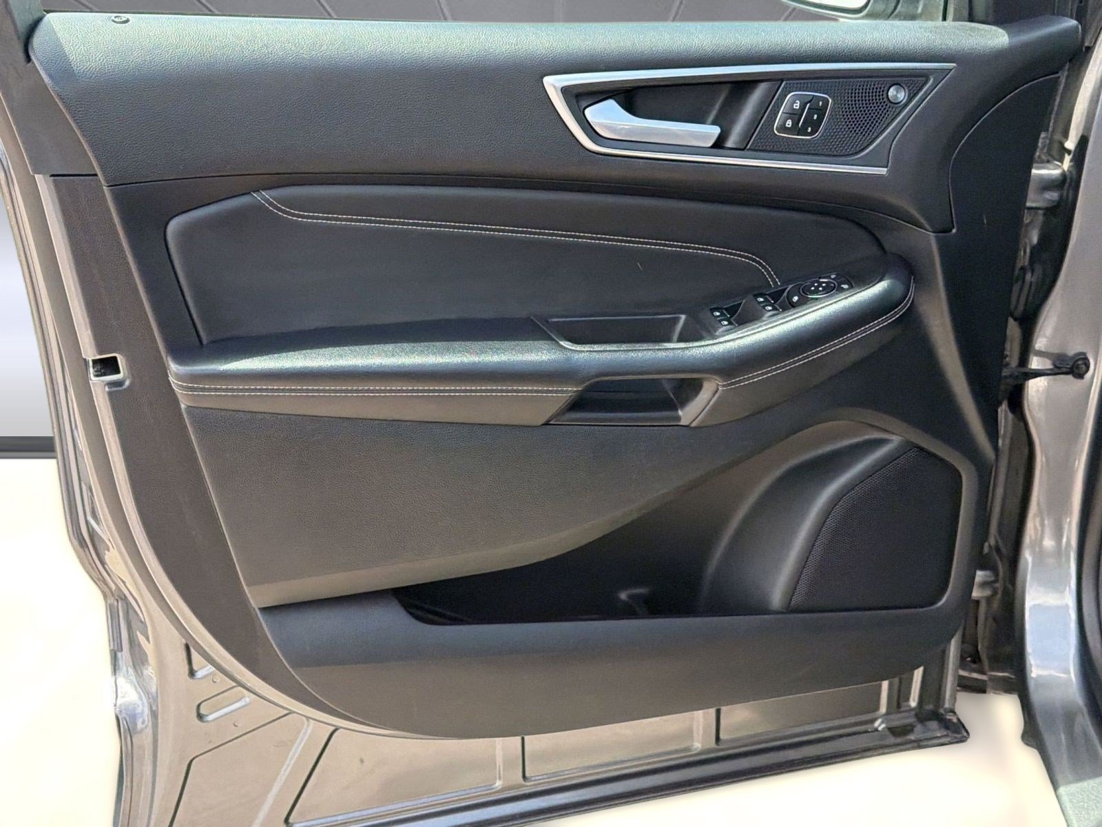 Certified 2023 Ford Edge Titanium AWD/4WD image 21