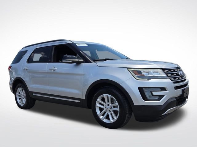 Certified 2017 Ford Explorer XLT w/ Equipment Group 201A FWD image 7