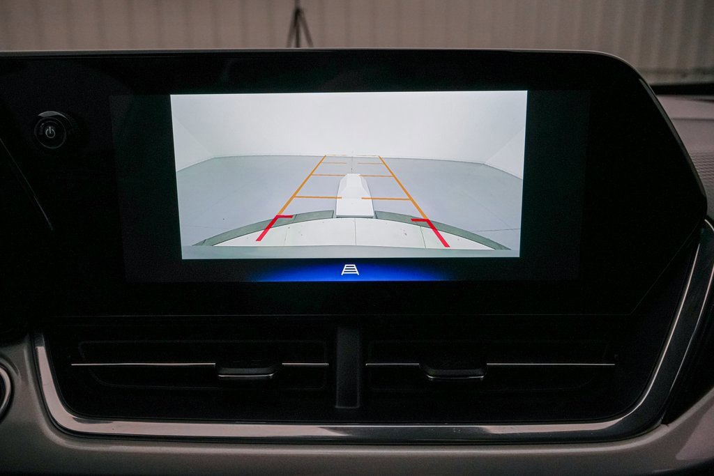 Used 2025 Chevrolet Trax LT w/ LT Convenience Package image 16