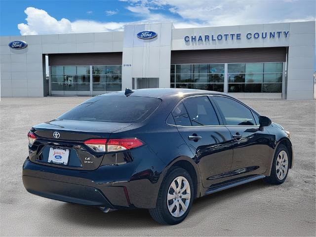 Used 2025 Toyota Corolla LE image 2