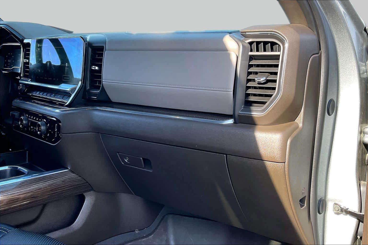 Used 2025 Chevrolet Silverado 1500 LT AWD/4WD image 17