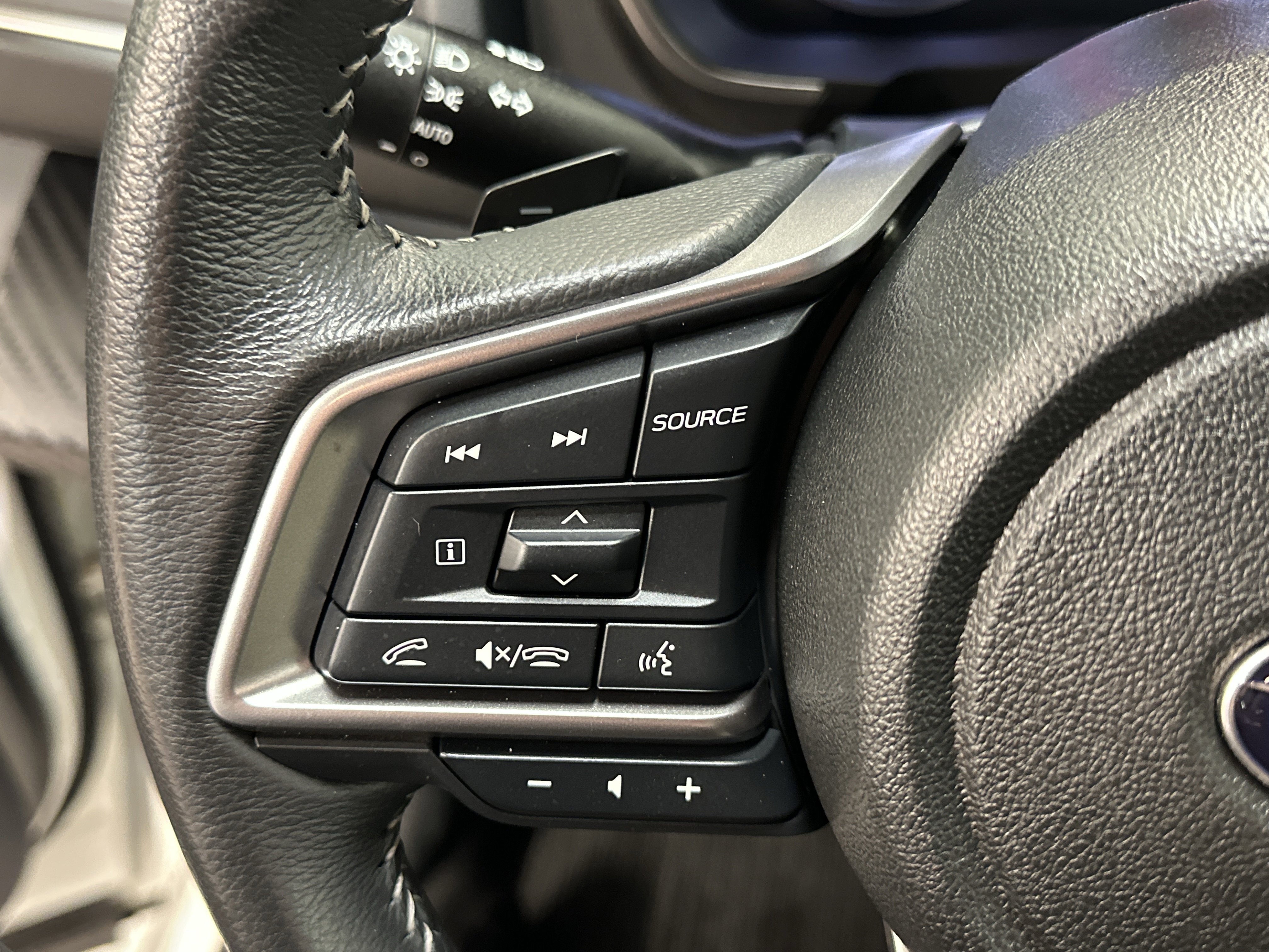 Used 2024 Subaru Ascent Premium w/ Convenience Package image 33