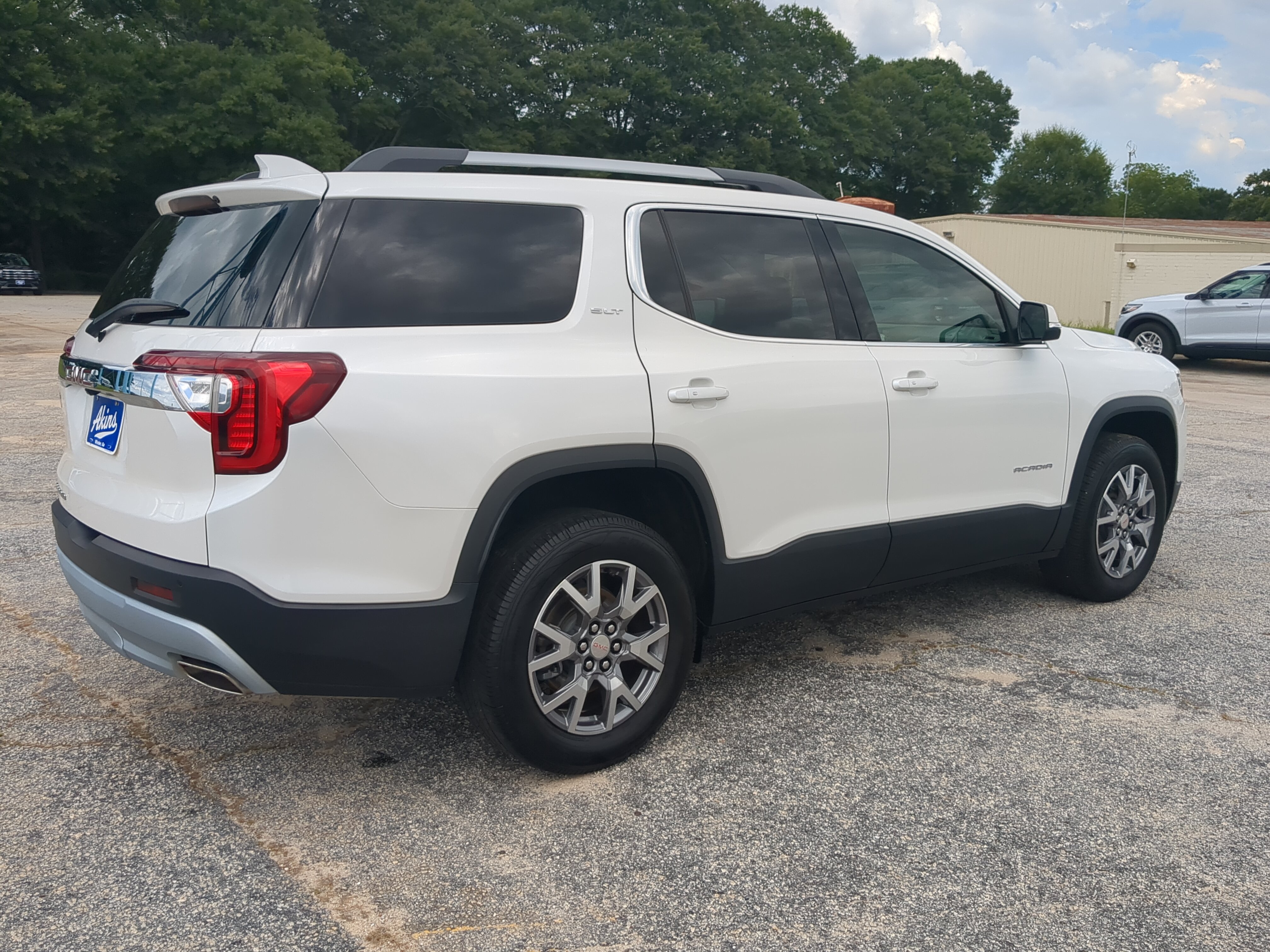 Used 2021 GMC Acadia SLT w/ Trailering Package FWD image 3