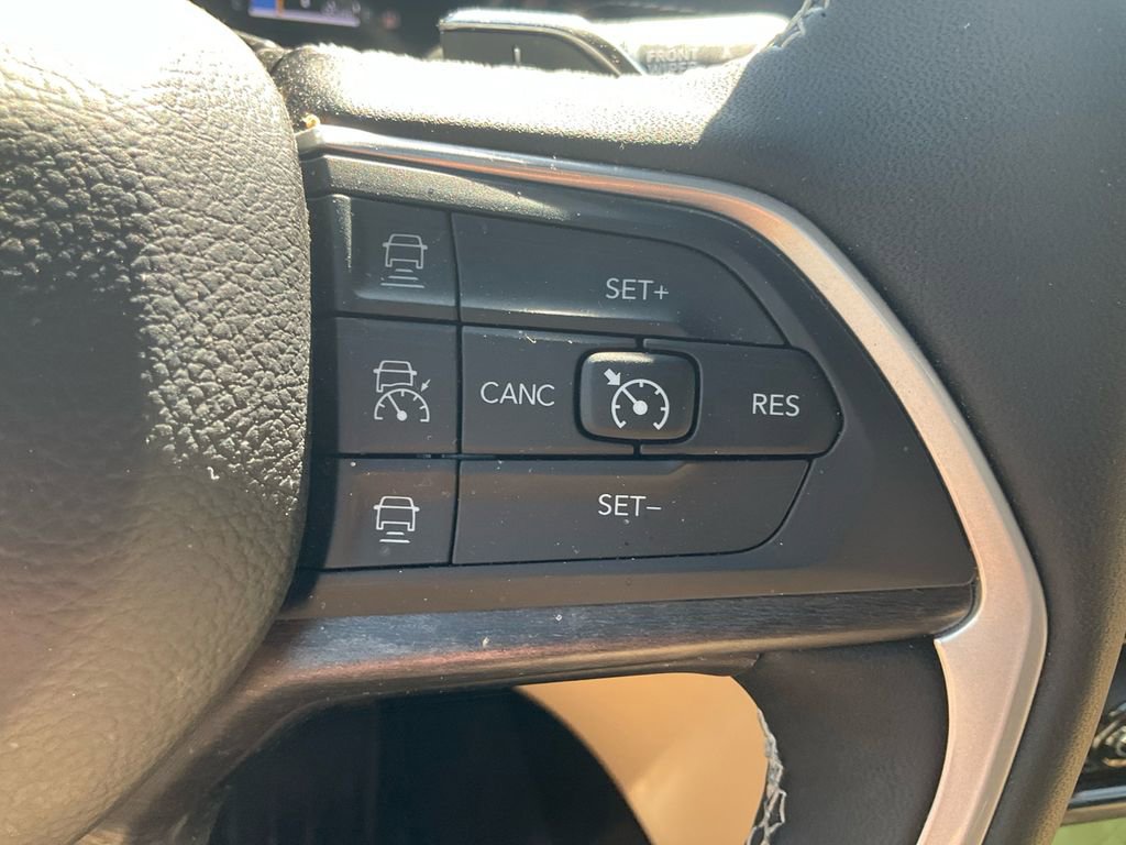 Used 2025 Jeep Grand Cherokee L Limited w/ Luxury Tech Group II image 20