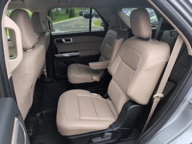 Certified 2023 Ford Explorer XLT w/ Equipment Group 202A AWD/4WD image 24