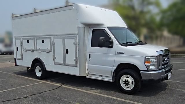 Certified 2017 Ford E-450 and Econoline 450 Super Duty w/ Power Windows & Locks Group RWD image 3