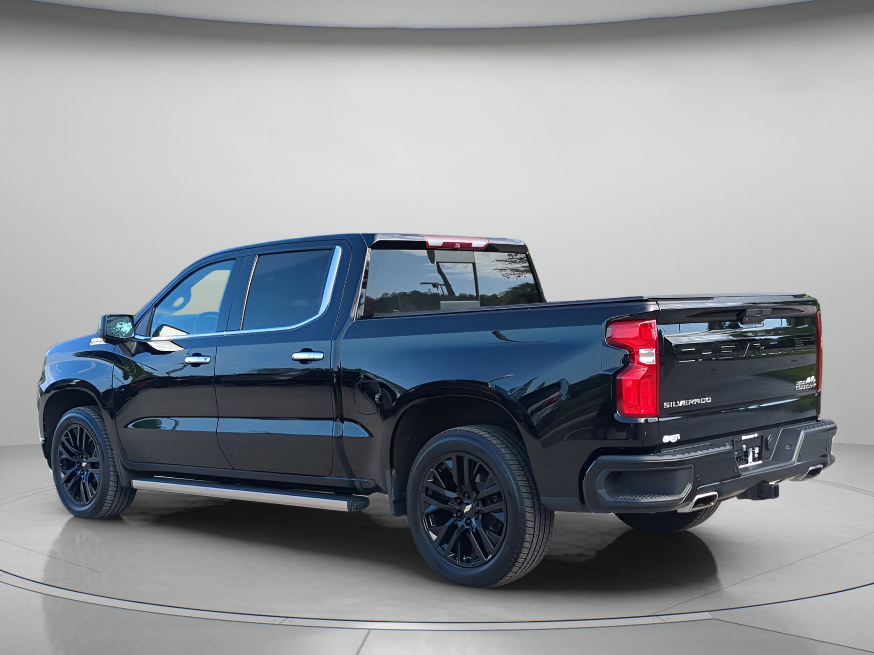 Used 2019 Chevrolet Silverado 1500 High Country w/ Technology Package image 16