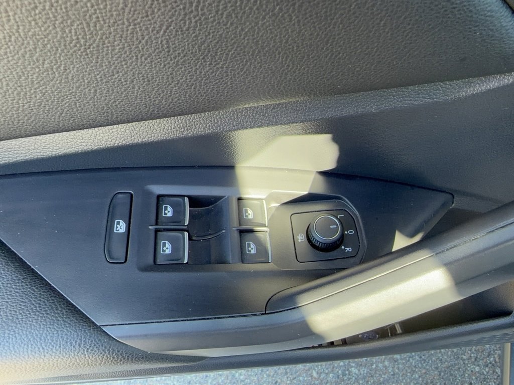 Used 2021 Volkswagen Jetta SE image 9