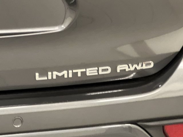 Used 2024 Toyota Highlander Limited AWD/4WD image 6