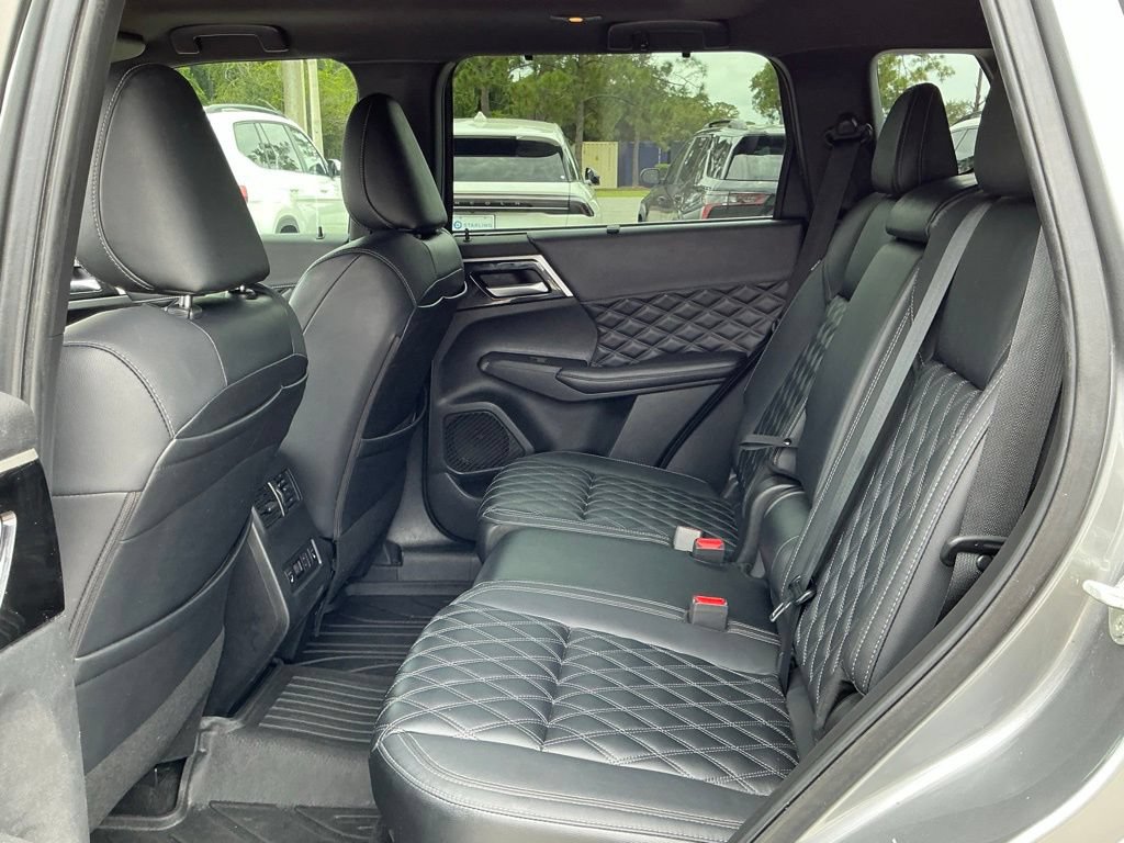 Used 2023 Mitsubishi Outlander SEL FWD image 36