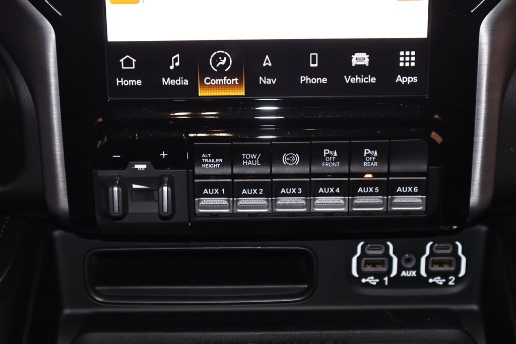 Used 2024 RAM 3500 Limited w/ Towing Technology Group AWD/4WD image 38
