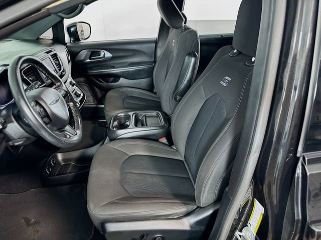 Used 2020 Chrysler Pacifica Touring w/ S Appearance Package image 16