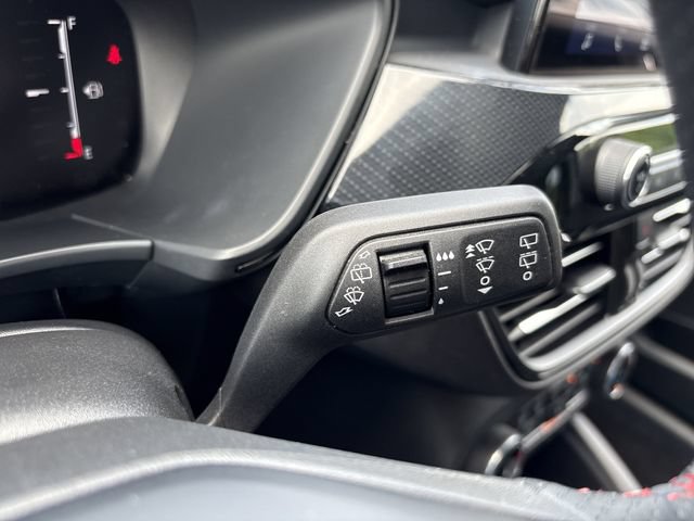 Certified 2025 Ford Escape ST-Line Select AWD/4WD image 33