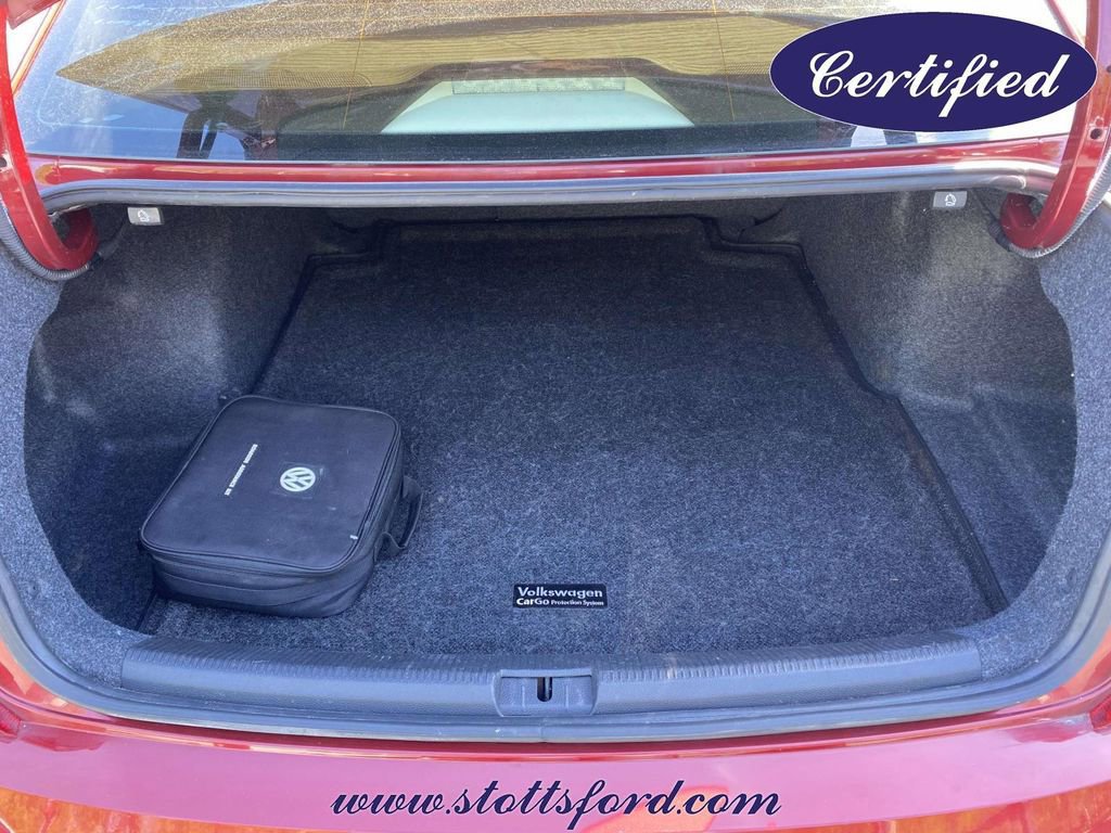 Used 2018 Volkswagen Passat 2.0T R-Line w/ R-Line Lighting Package FWD image 8