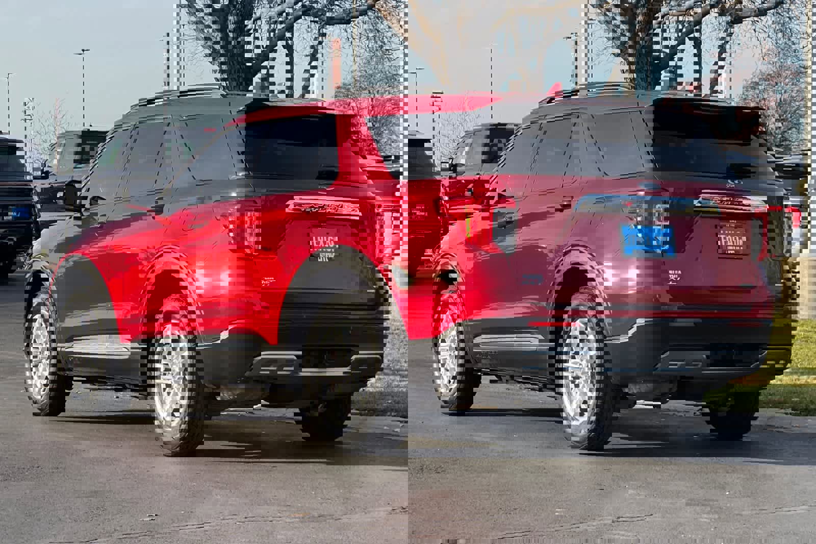 Certified 2020 Ford Explorer XLT w/ Equipment Group 202A image 3