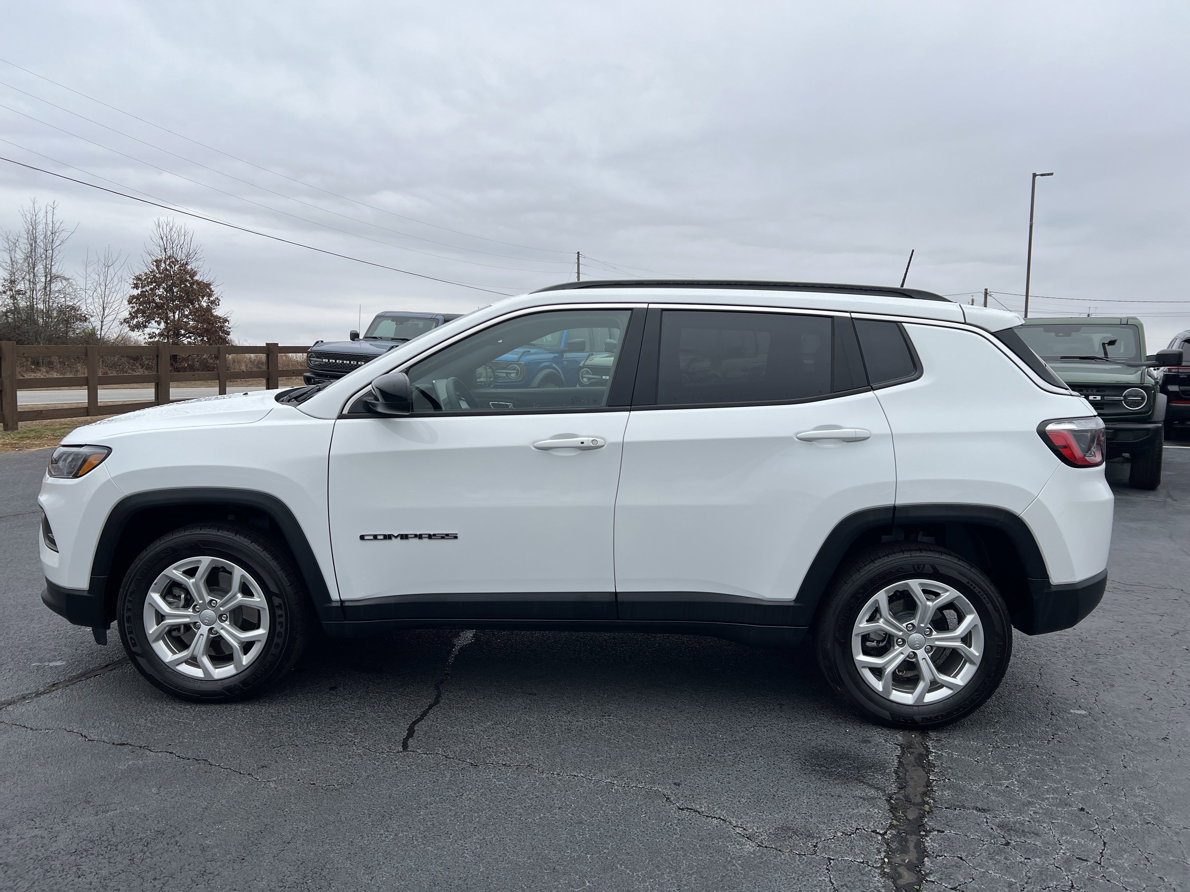 Used 2024 Jeep Compass Latitude image 8