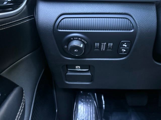 Used 2022 Jeep Wagoneer Series II AWD/4WD image 36
