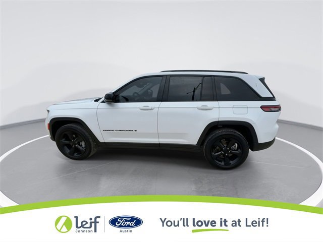 Used 2023 Jeep Grand Cherokee Limited w/ Black Appearance Package image 10