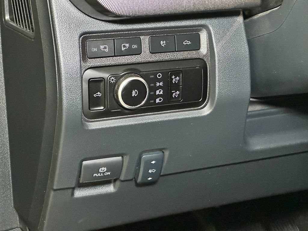 Certified 2024 Ford F250 Platinum AWD/4WD image 29