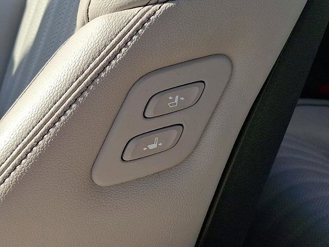 Used 2021 Genesis G70 3.3T image 10