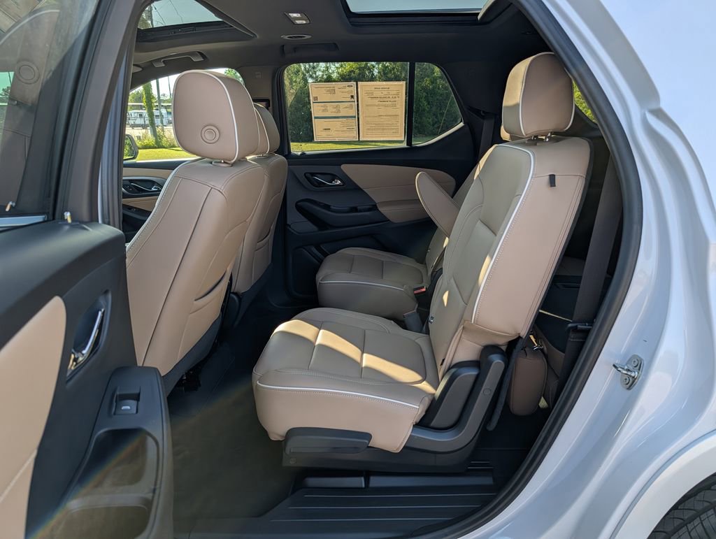 Used 2023 Chevrolet Traverse Premier FWD image 24