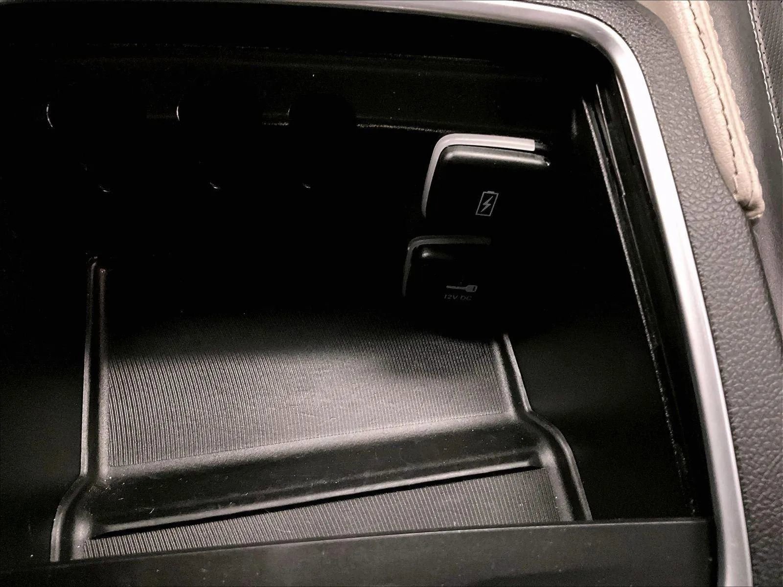 Used 2023 Chrysler Pacifica Limited FWD image 32