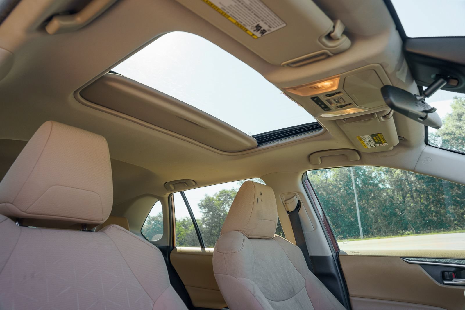 Used 2019 Toyota RAV4 XLE w/ Convenience Package FWD image 16