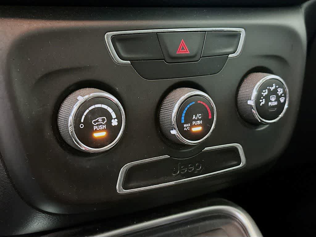 Used 2018 Jeep Compass Latitude FWD image 17