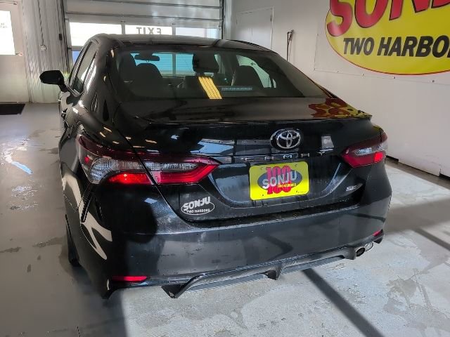 Used 2023 Toyota Camry SE image 4