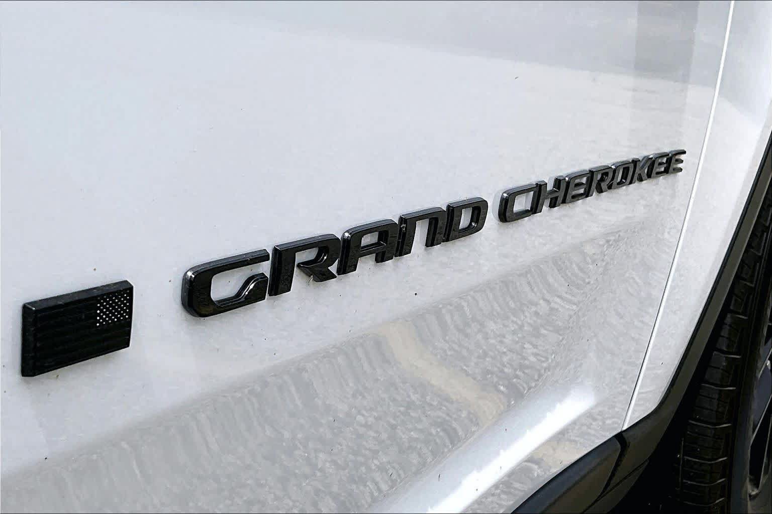 Used 2023 Jeep Grand Cherokee Laredo w/ Luxury Tech Group I AWD/4WD image 10