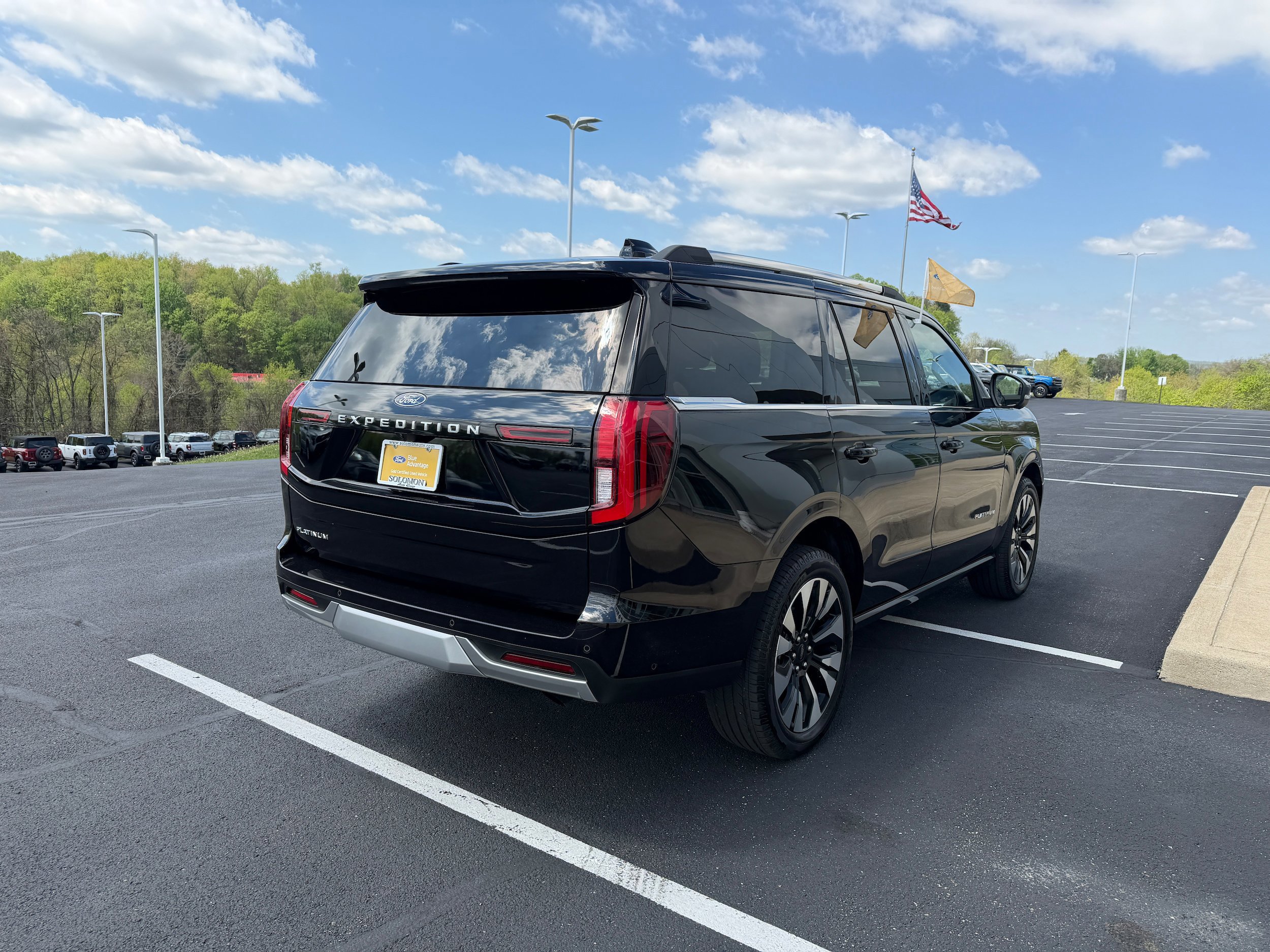 Certified 2025 Ford Expedition Platinum w/ Driver's Package AWD/4WD image 3